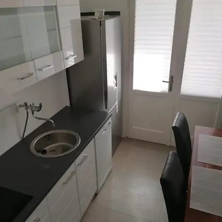 Ema Apartment *